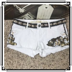 Express White Embellished Jean Shorts Size 6 NWOT